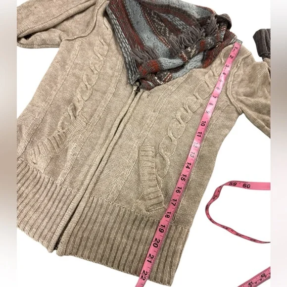 BKE Buckle Scarf Knit Sweater - Picture 4 of 9